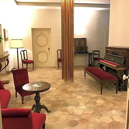 Palazzo Franceschini מלון 3*
